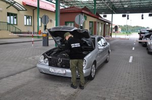 Zatrzymany Mercedes 