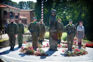 Uroczystość odsłonięcia pomnika "INKI" 